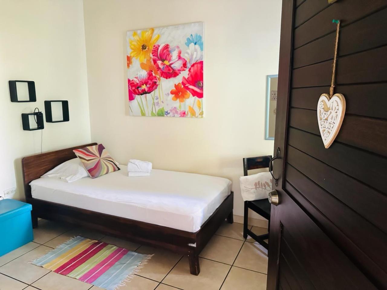 Casa De Lis Hotel & Tourist Info Centre Turrialba Luaran gambar