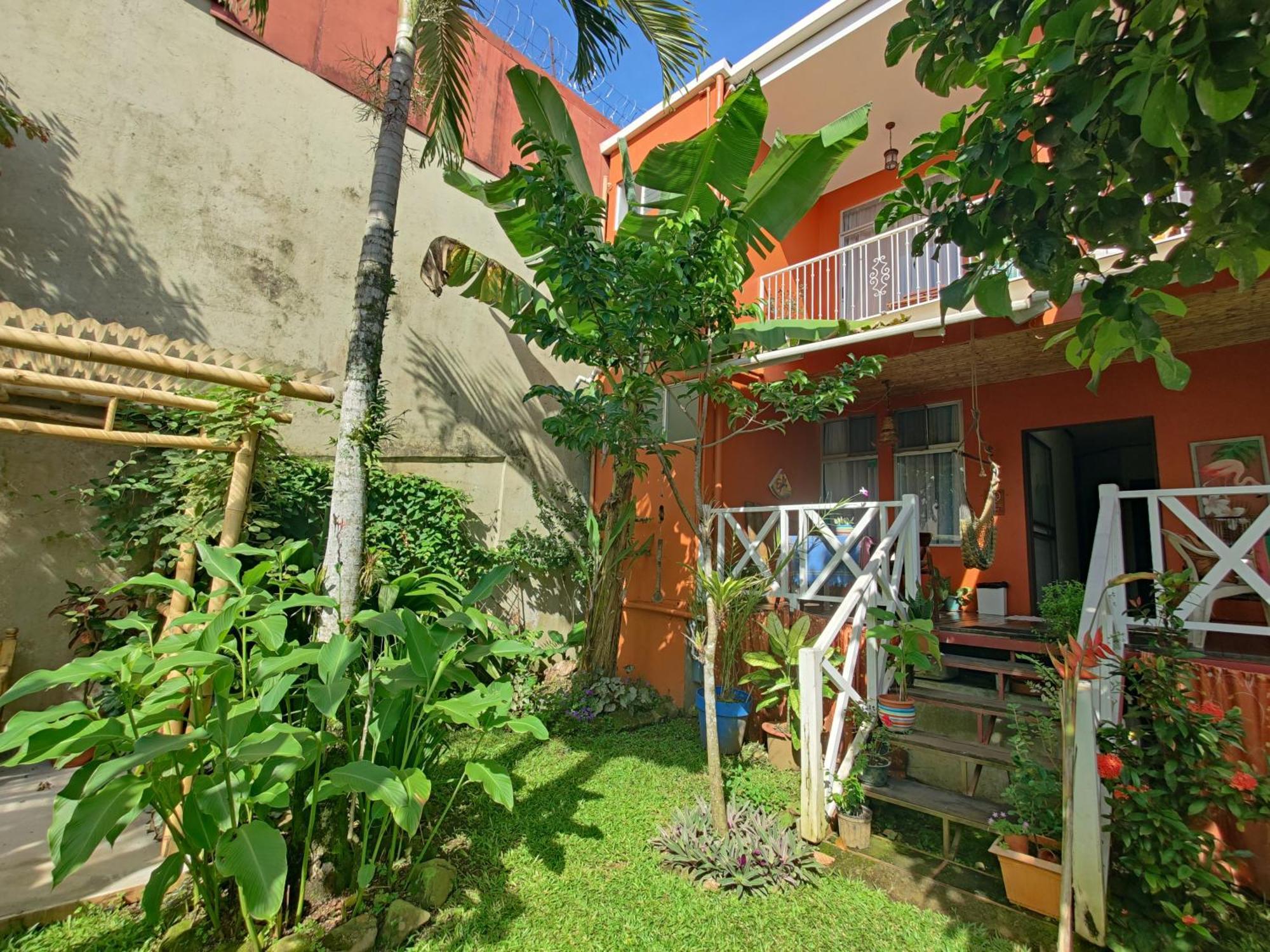 Casa De Lis Hotel & Tourist Info Centre Turrialba Luaran gambar